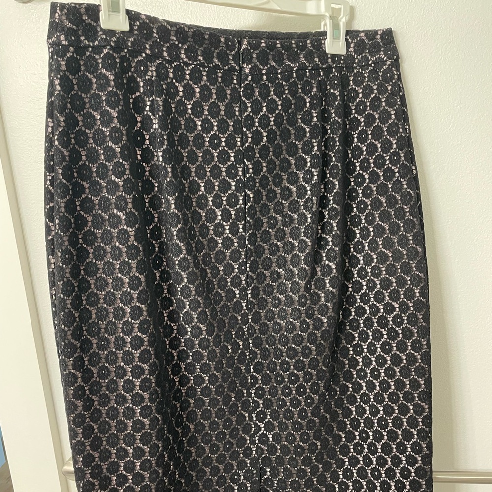 Elegant Black Lace Banana Republic skirt - Picture 2 of 8